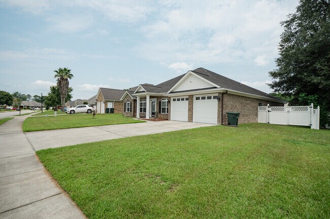 Foto del edificio - 729 English Oak Dr