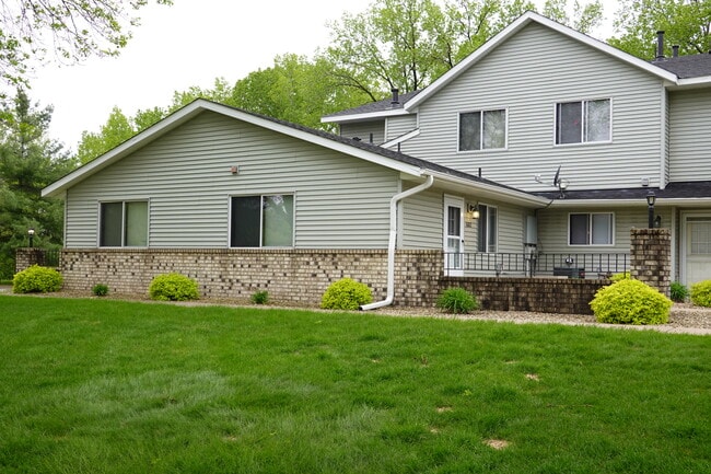 Building Photo - 1682 Helena Rd N