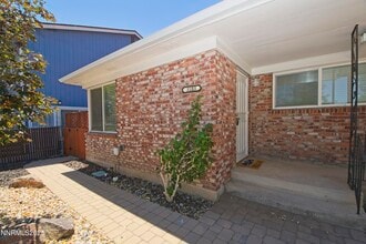 Building Photo - 3103 Lakeside Dr