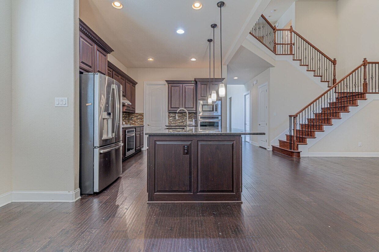 Foto principal - Charming 4-Bedroom Home in Prime North Cen...