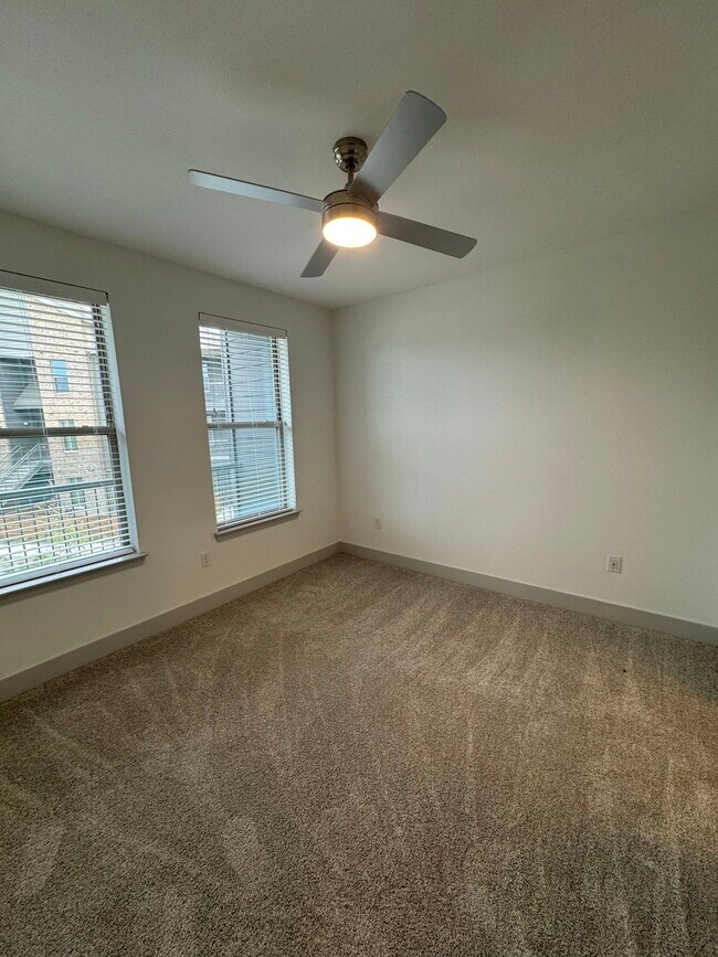 Foto del edificio - 5436 Huffines Blvd