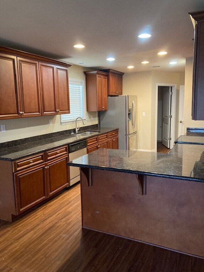 Foto del edificio - Spacious 4 Bedroom