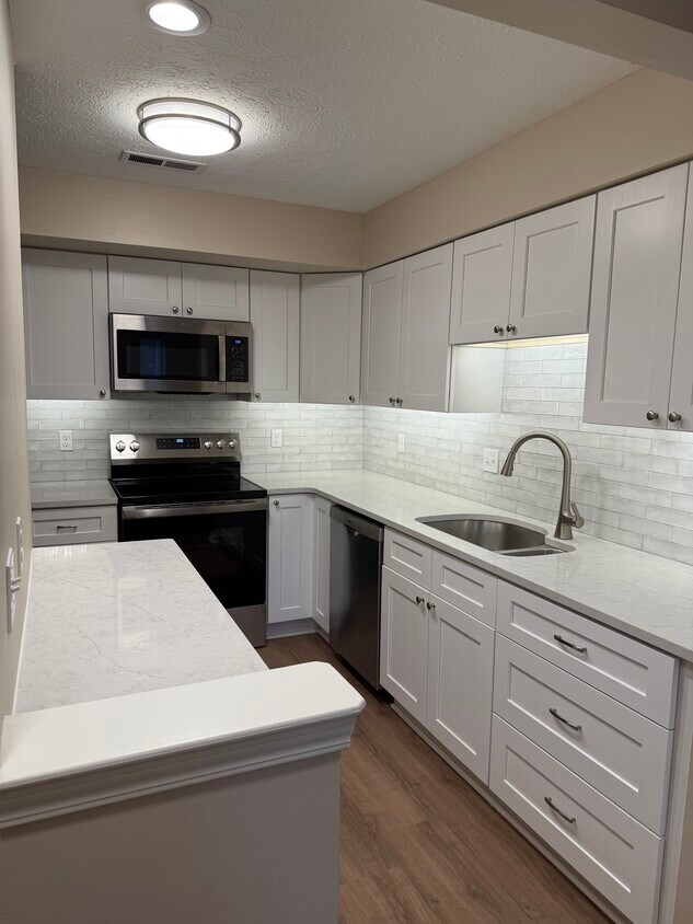 Primary Photo - 1390 Cedarwood Dr