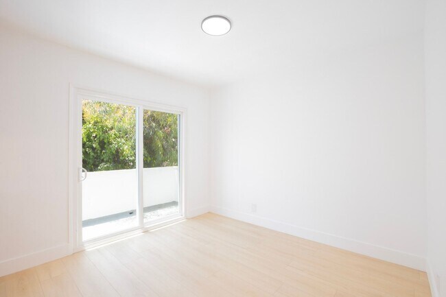 Foto del edificio - 3729 Glendon Ave