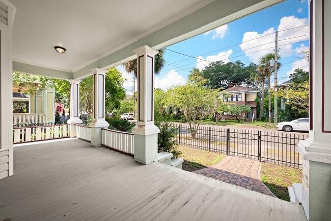 Foto del edificio - Charming 4 Bedroom 3 Bathroom Historical H...