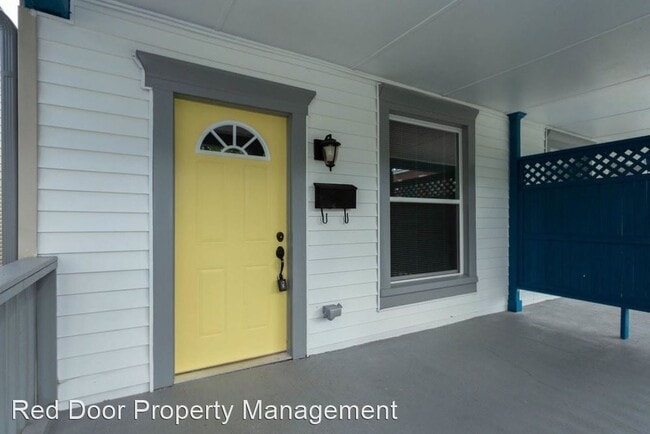 Building Photo - 3 br, 1.5 bath House - 456 N. State Ave