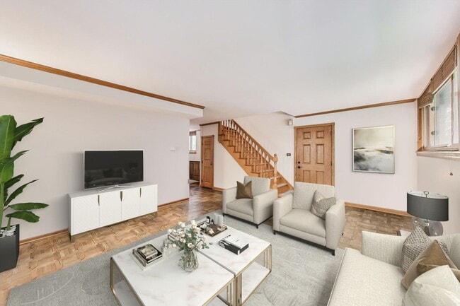 Building Photo - UIC Area 3-Bedroom Checks All the Boxes