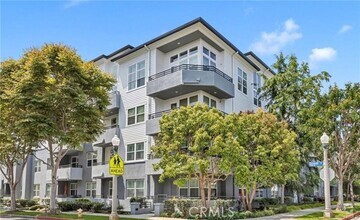 Building Photo - 7100 Playa Vista Dr