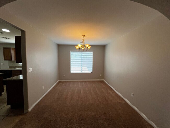Foto del edificio - Welcome to this stunning 3-story home loca...