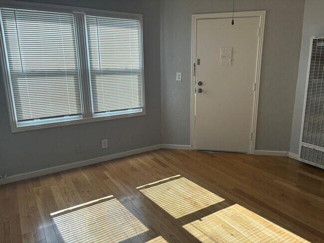Building Photo - Terrific Downtown Location w/Storage Garage!