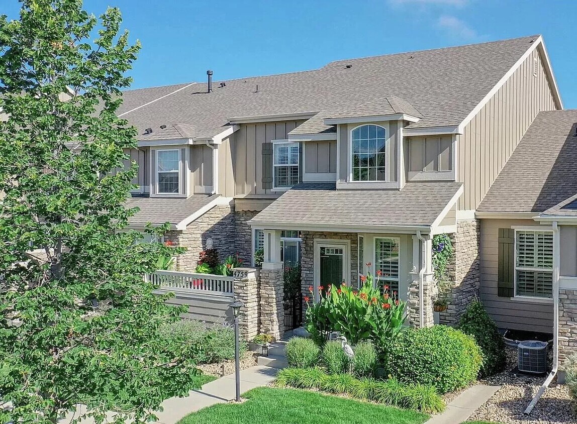 2 Story Townhouse - 4759 Raven Run