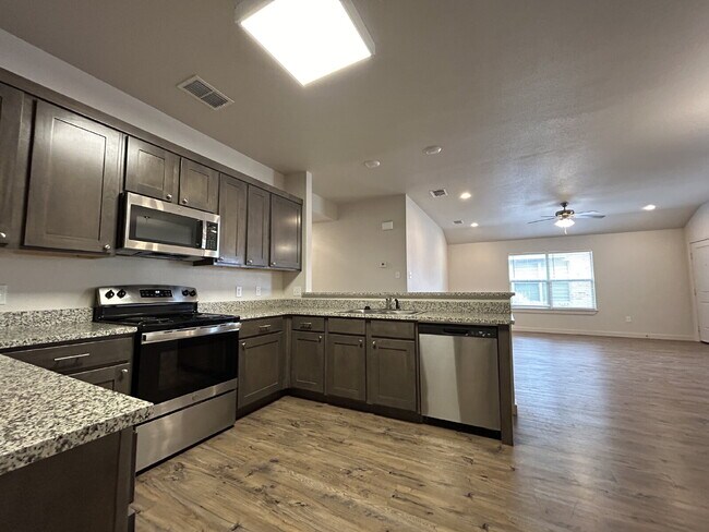 Foto del edificio - Beautiful Duplex Close to New Local Amenities