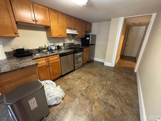 Building Photo - 360 Tappan St