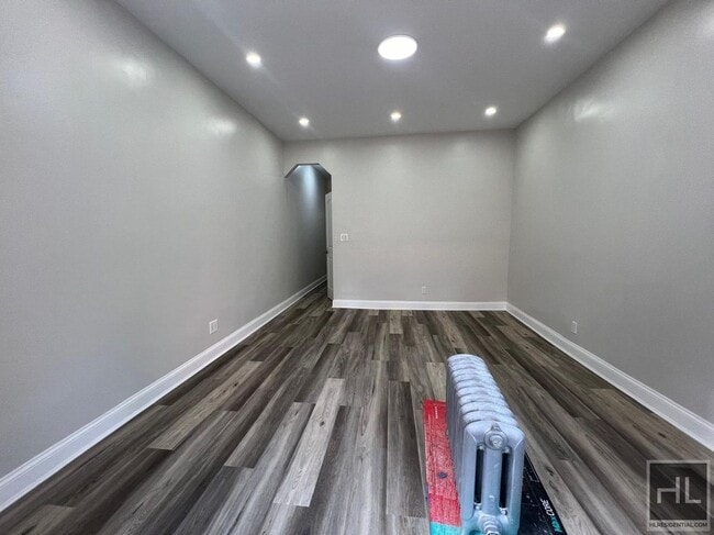 Building Photo - Spacious 3-Bedroom + Bonus Room in Ditmas ...
