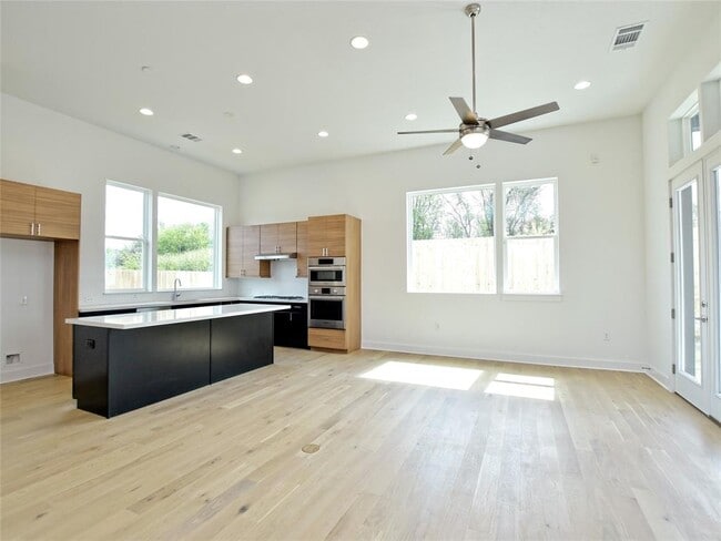 Building Photo - 5625 Toscana Ave