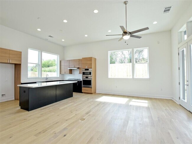 Foto del edificio - 5625 Toscana Ave