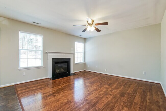 Foto del edificio - 4023 Taylor Oaks Dr