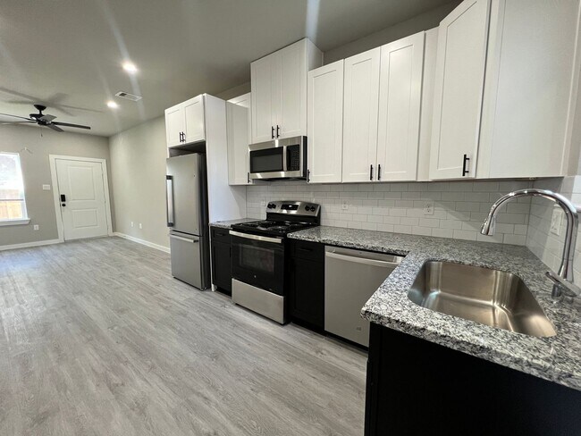 Foto del edificio - Brand new 3-bedroom, 3-bathroom townhome, ...