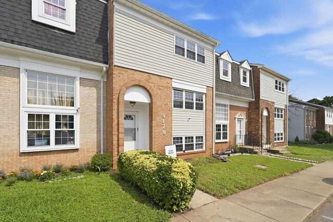 Building Photo - This beautifully designed townhome offers three spacious bedrooms and two and a half refined bath...