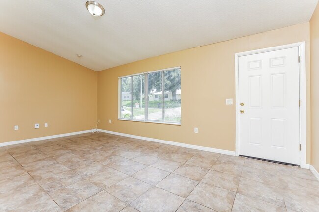 Building Photo - 5343 Broken Pine Cir