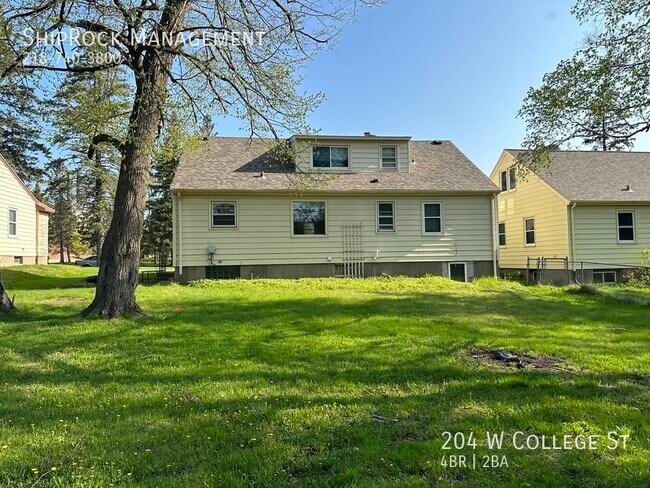Foto del edificio - 204 W College St