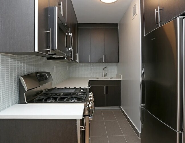 Foto del edificio - 410 W 53rd St