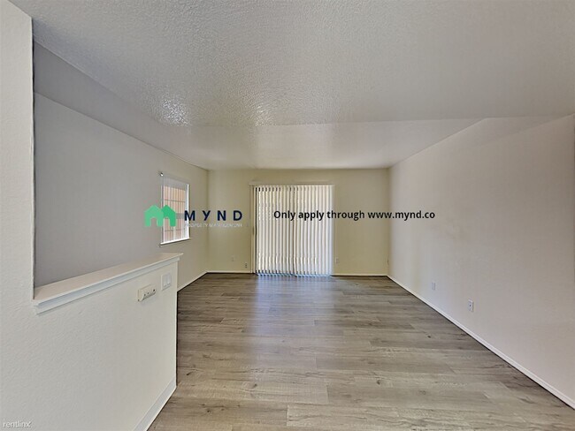 Building Photo - 4930 College Oak Dr