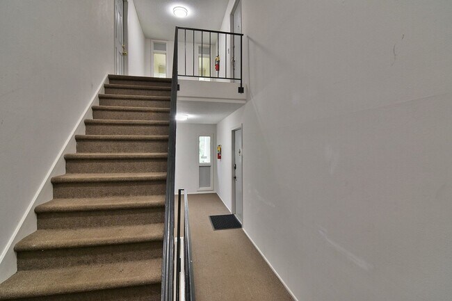 Foto del edificio - Riverhill Apartments