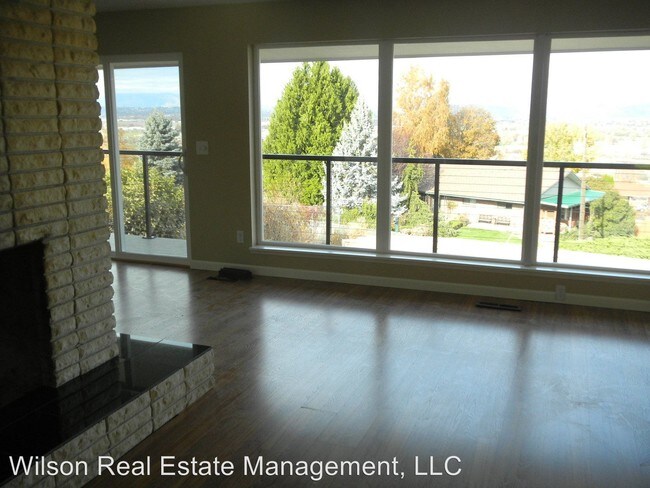 Foto del edificio - 704 Hillside Dr