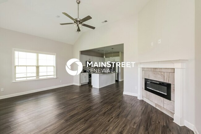 Foto del edificio - 4 Bedroom Pet-Friendly Home in Somerville, TN with Main Street Renewal