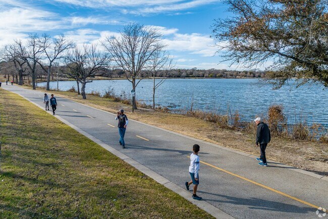 White Rock Lake features several walking trails around the park.