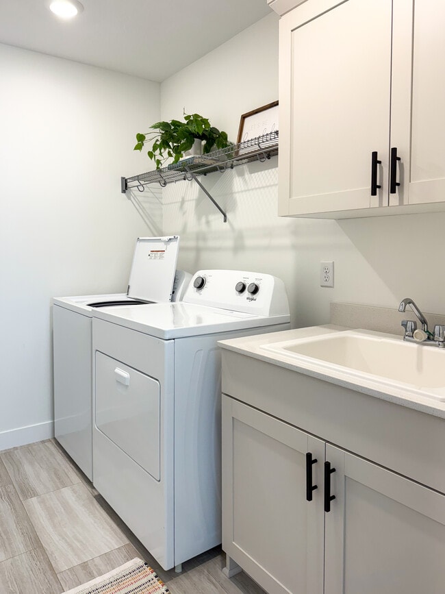 Foto del edificio - Woodhelm Townhomes