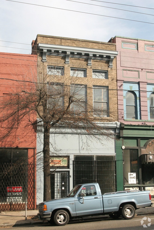 Building Photo - The Flats at Walnut Alley