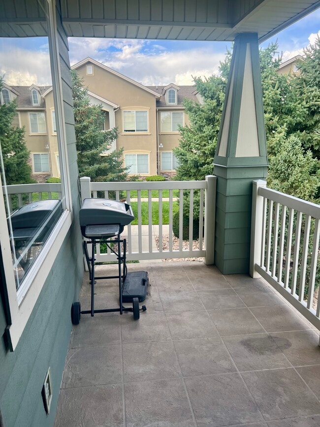 Building Photo - 1562 W 10 S