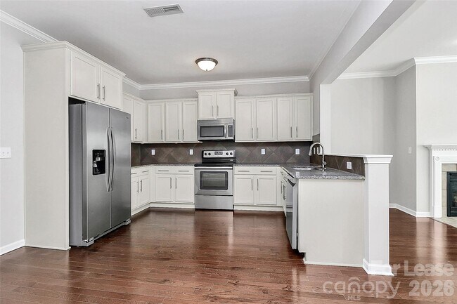 Building Photo - 8116 Dumphries Dr