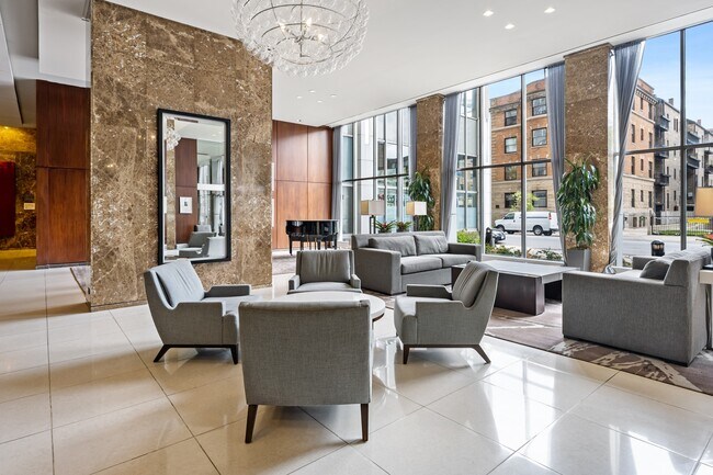 Foto del edificio - 655 W Irving Park Rd