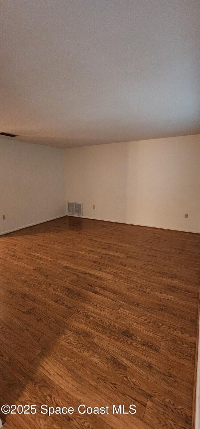 Building Photo - 109 Vía Havarre