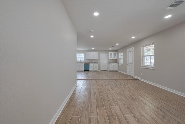 Building Photo - 4111 Beggs St