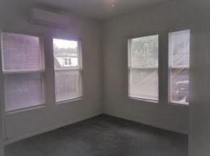 Building Photo - 911 W Gray St