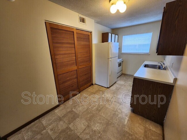 Foto del edificio - 820 Poplar St