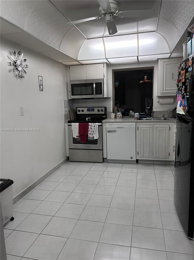 Foto del edificio - 800 Parkview Dr