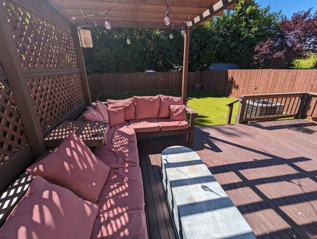 Foto del edificio - 4 br, 2.5 bath House - 13209 4th Ave SW