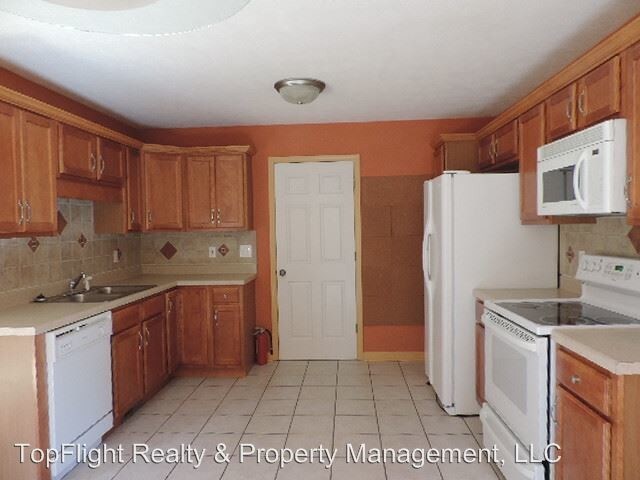 Building Photo - 1505 Cedar Springs Cir