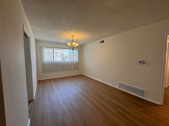 Foto del edificio - 1065 S Holt Ave