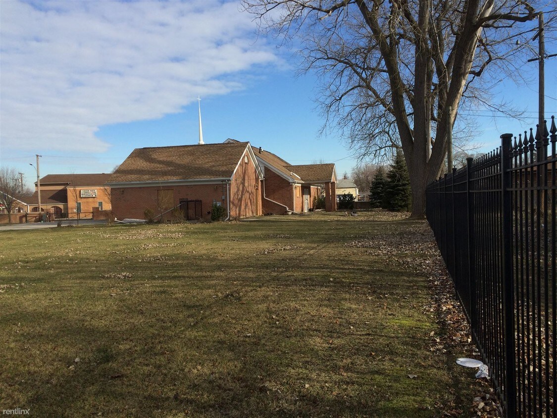 Foto principal - 19001 Conant St