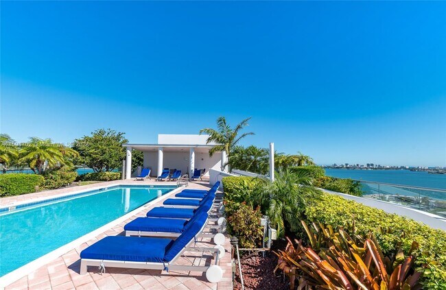 Foto del edificio - 7934 West Dr