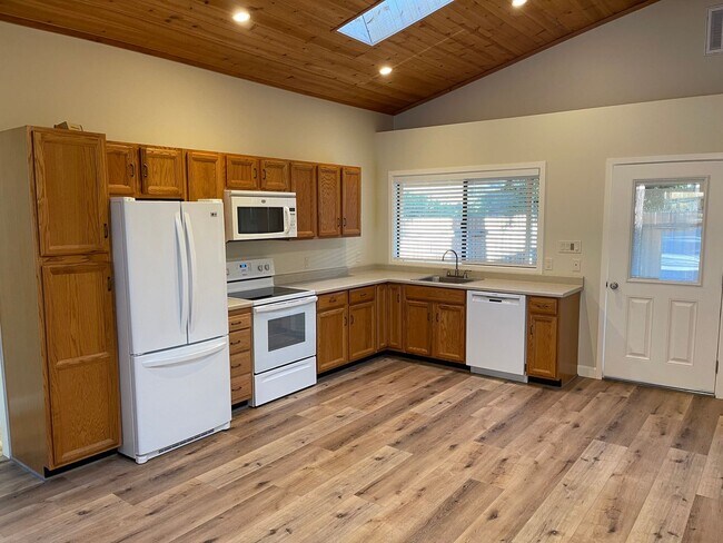 Building Photo - 28001 Mesa de Tierra