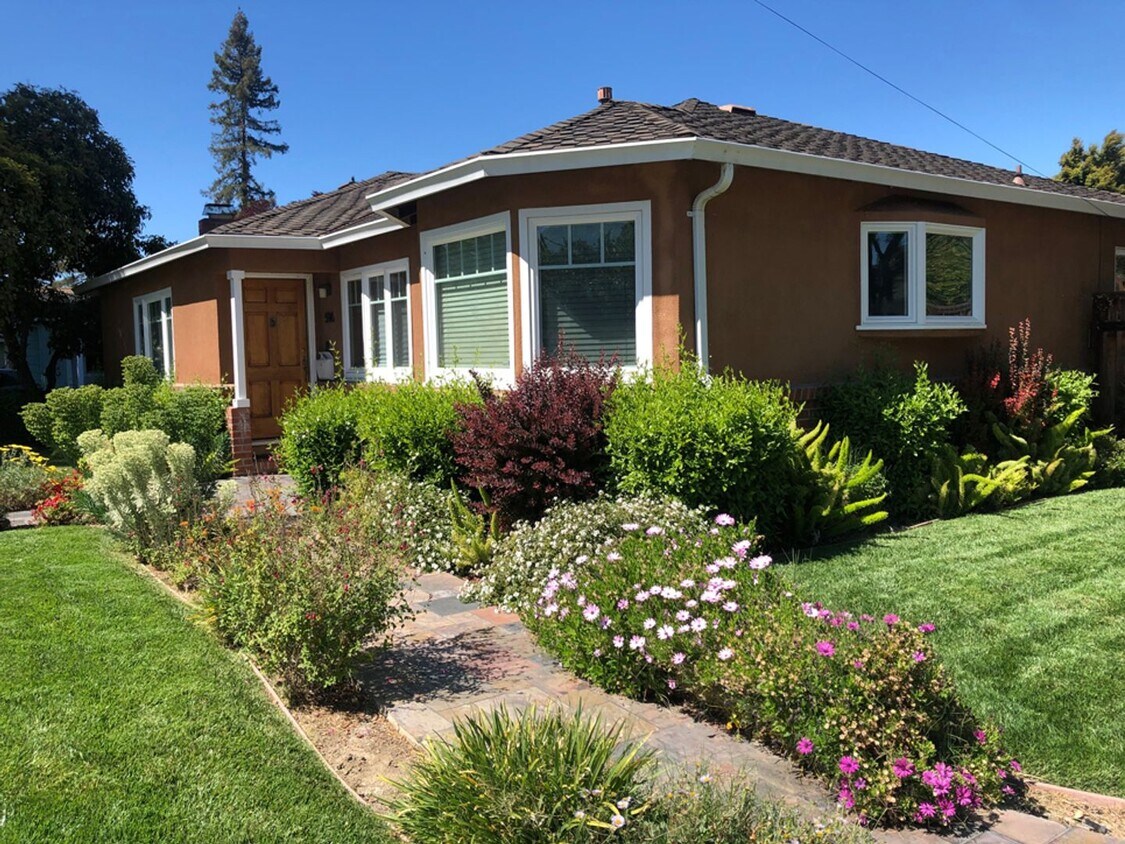 Foto principal - Charming Home for Rent in Naglee Park