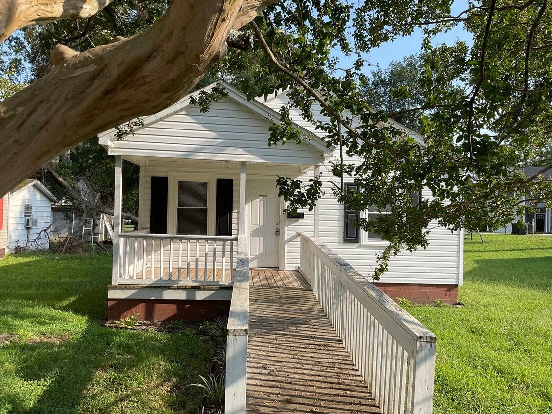 Primary Photo - 202 E CARROLL STREET