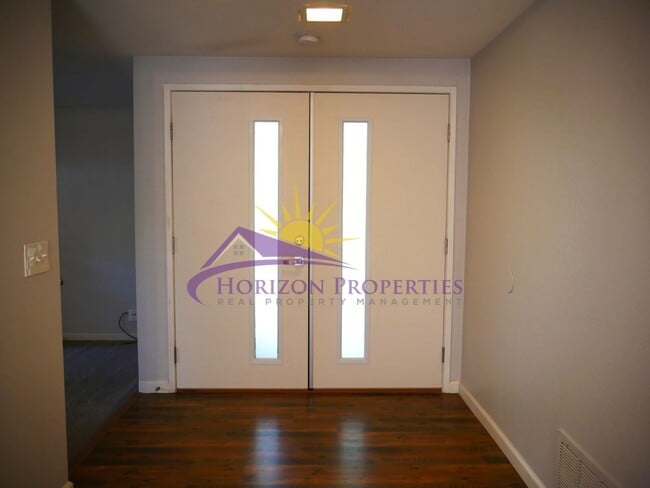 Building Photo - Remodeled 3 Bed 2 Bath 1,595 Sq Ft Fair Oaks Home